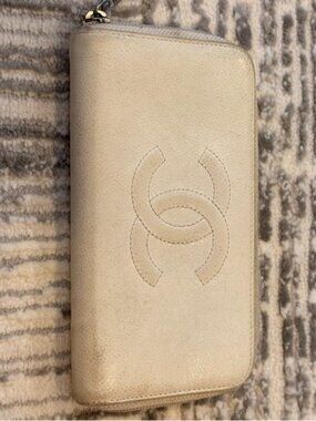 Authentic Chanel cream caviar leather zip around long wallet embossed CC logo